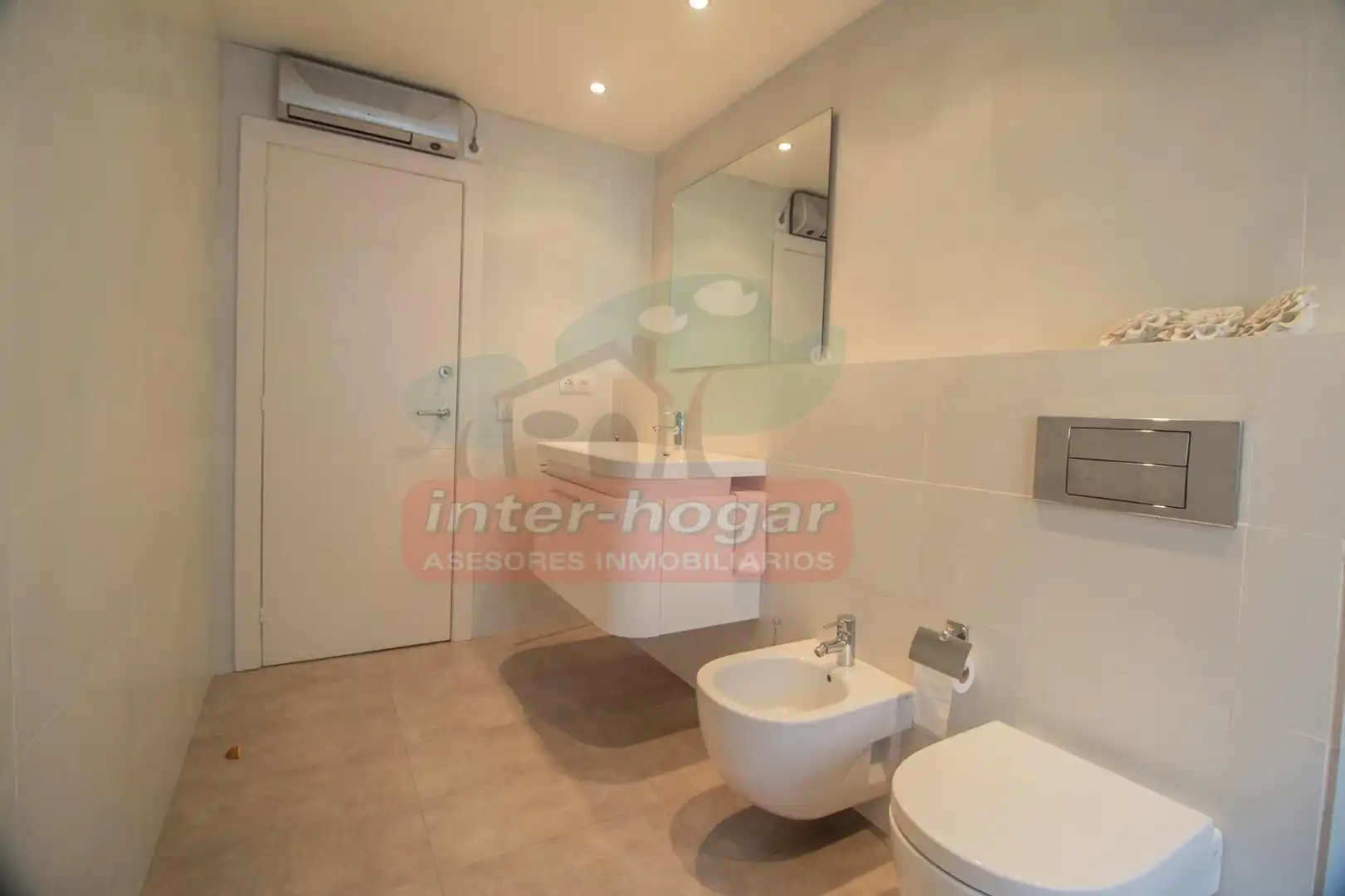 Bany de Apartament en venda en Badalona amb Aire condicionat i Parquet
