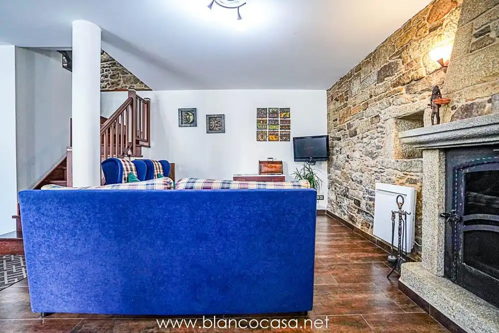 Sala de estar de Casa o chalet en venta en Vimianzo con Calefacción, Trastero y Amueblado