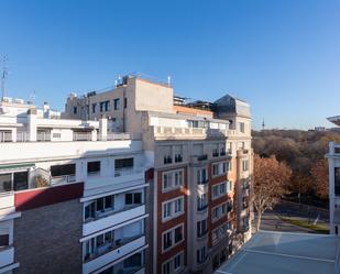 Vista exterior de Àtic en venda en  Madrid Capital amb Calefacció i Terrassa