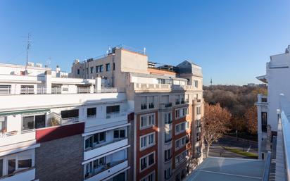 Exterior view of Attic for sale in  Madrid Capital  with Heating and Terrace