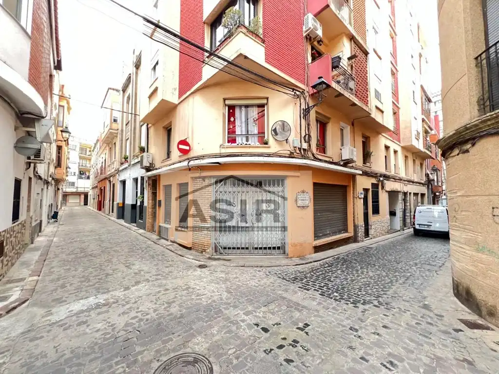 Local comercial de lloguer a Calle Sant Jaume