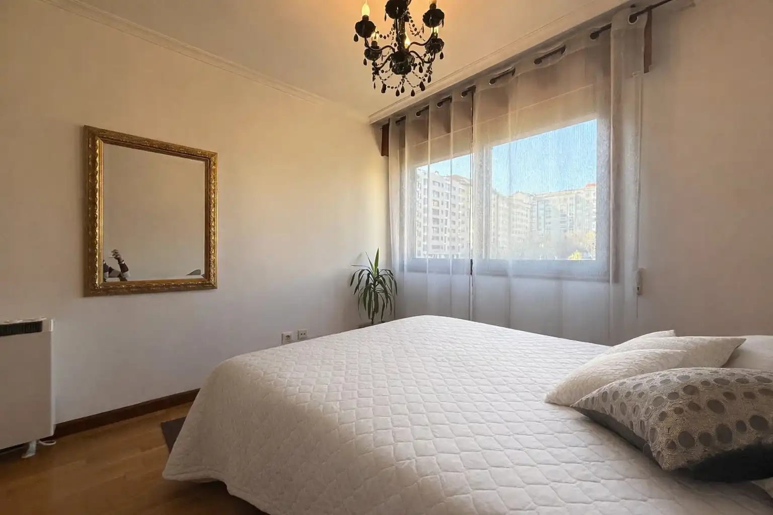 Habitación de Piso en venta en Vigo  con Calefacción, Parquet y Trastero