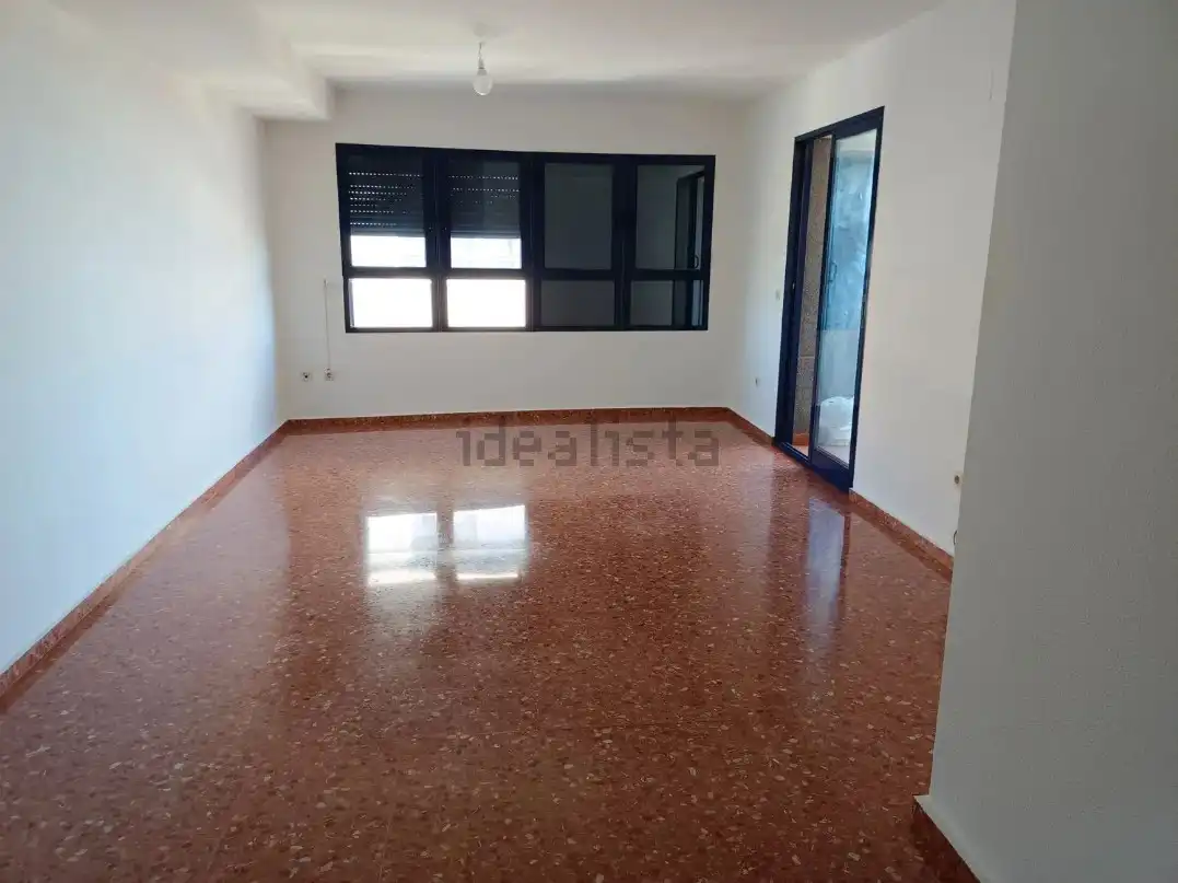 Exterior view of Flat for rent in Valencia  with Air Conditioner, Oven and Microwave