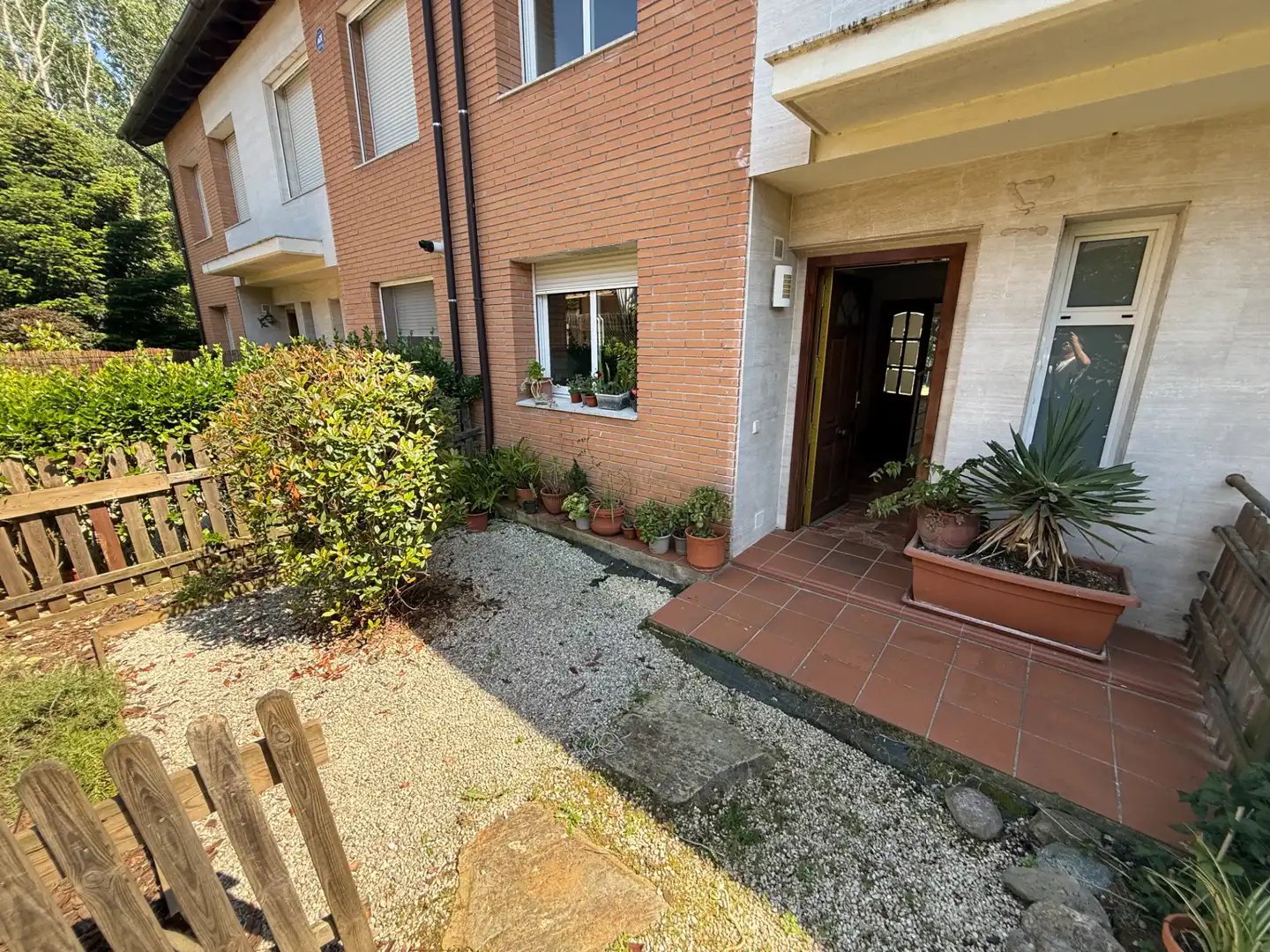 Außenansicht von Einfamilien-Reihenhaus zum Verkauf in L'Ametlla del Vallès mit Klimaanlage, Heizung und Privatgarten