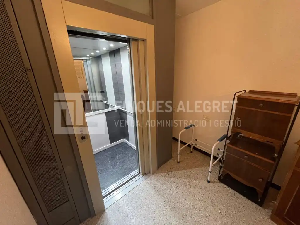 Inmuebles singulares con ascensor en venta en Paseo Pare Manyanet, imagen 3