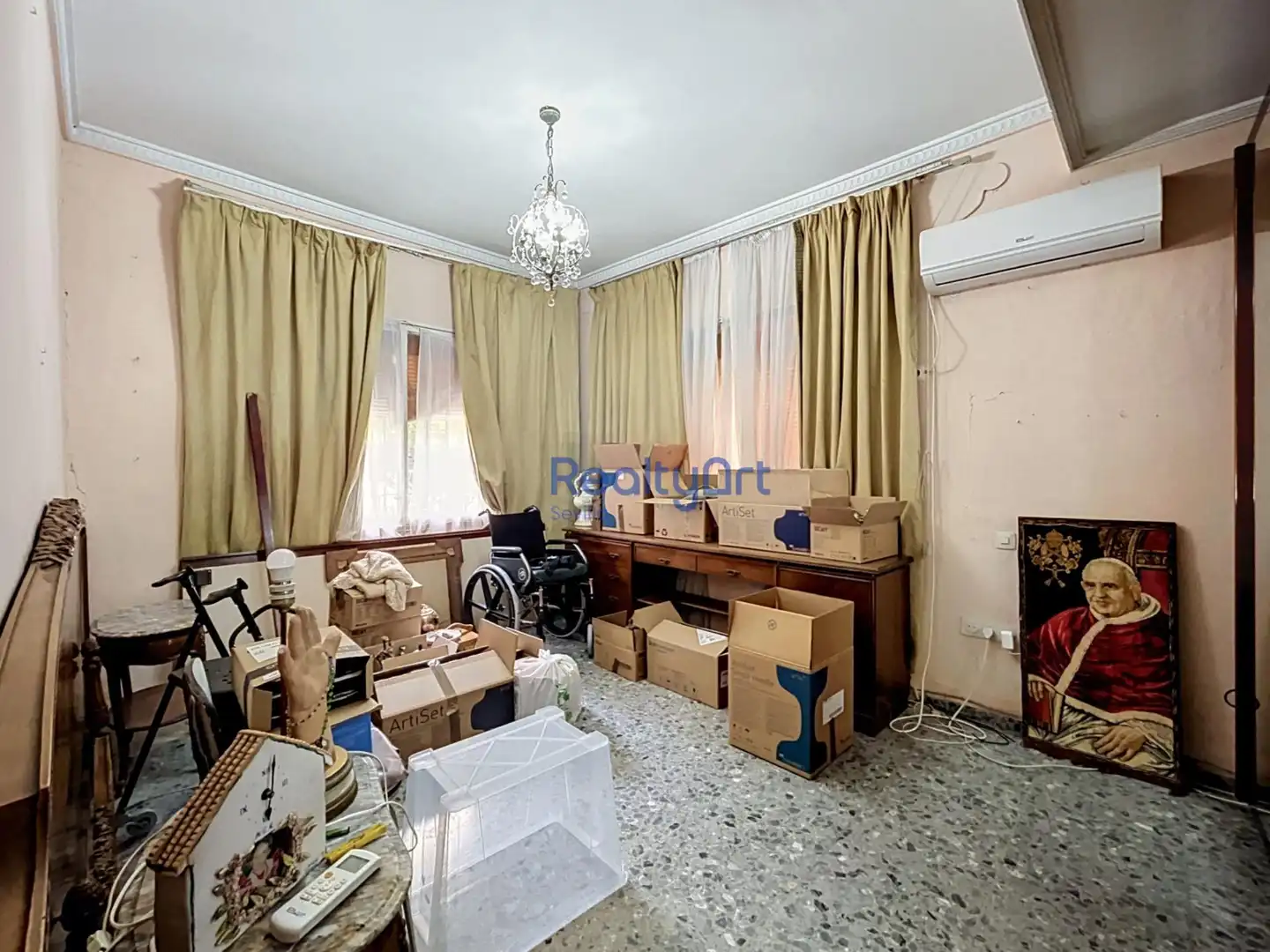 Sala d'estar de Planta baixa en venda en Sevilla amb Aire condicionat i Jardí privat
