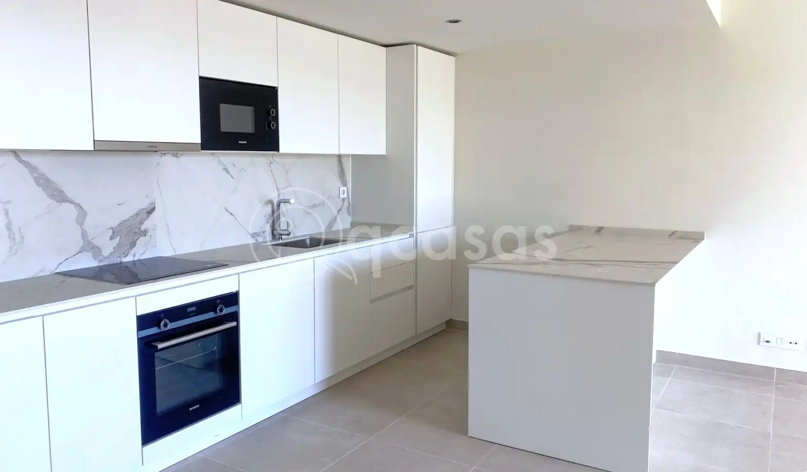 Cocina de Apartamento en venta en Benalmádena con Terraza, Horno y Lavadora