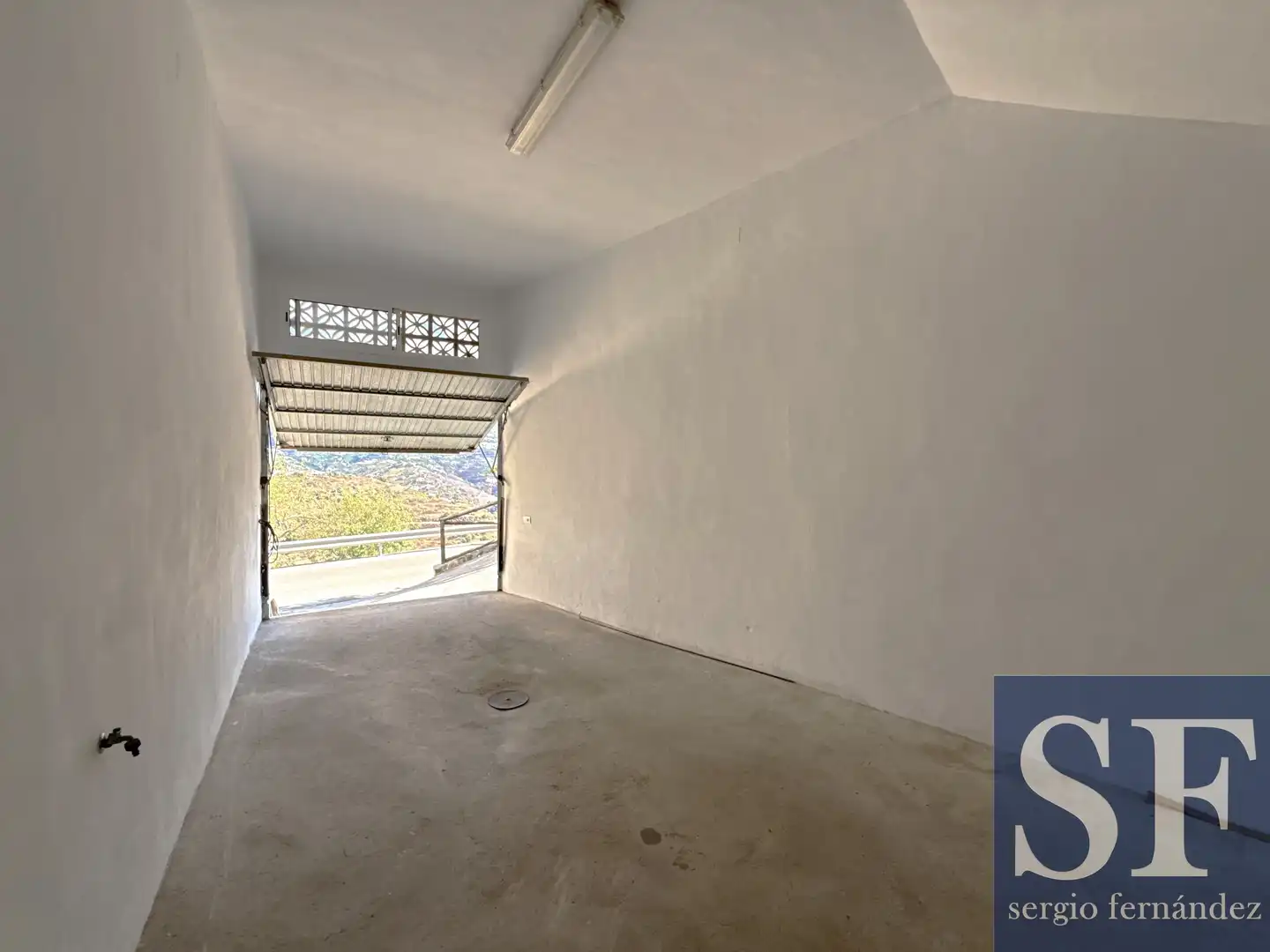 Parking of Detached homes for sale in Sayalonga, Málaga