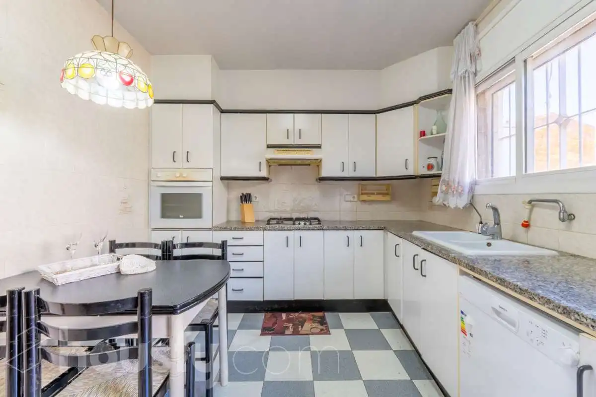 Kitchen of Houses for sale in Vilanova i la Geltrú  with Air Conditioner, Heating and Private garden