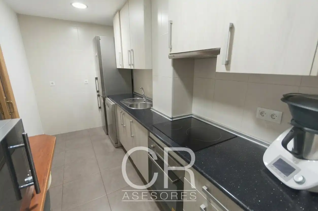 Cocina de Piso de alquiler en Granada con Aire acondicionado, Calefacción y Balcón