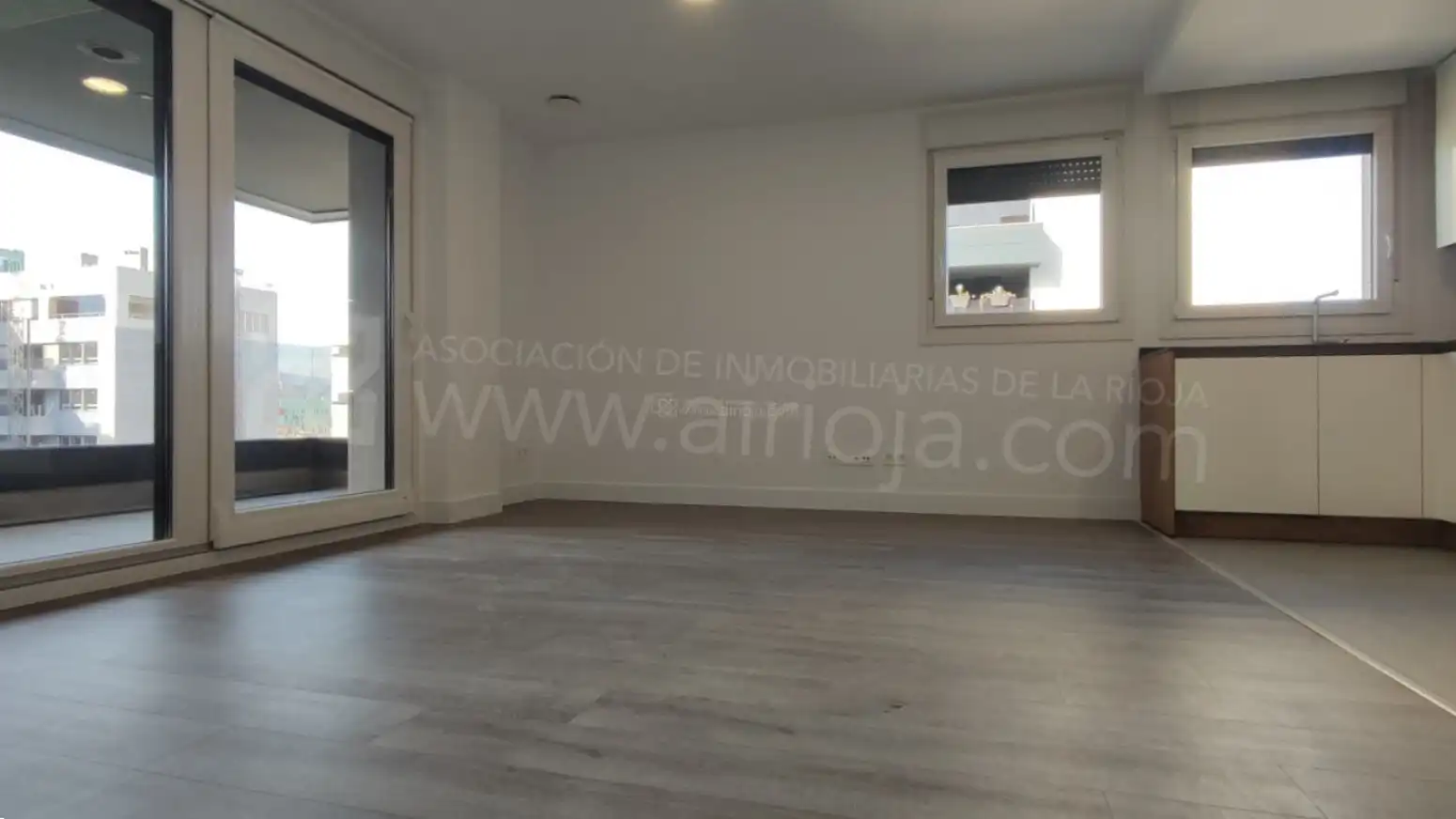 Living room of Flat for sale in  Logroño  with Air Conditioner, Heating and Private garden