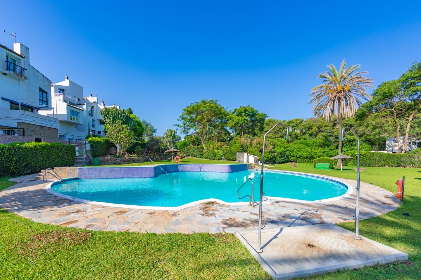 Swimming pool of Apartment for sale in Estepona  with Air Conditioner, Parquet flooring and Terrace