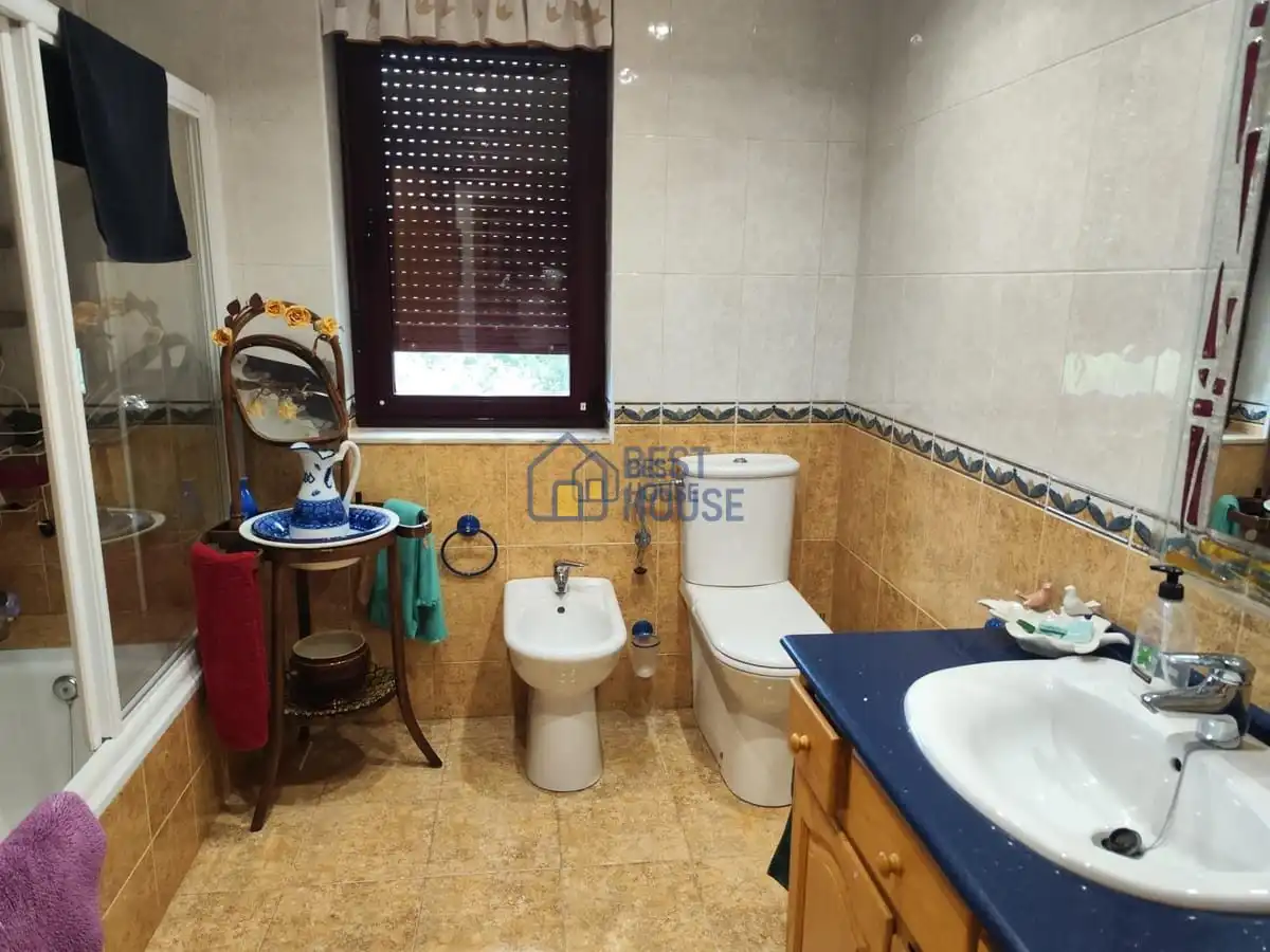 Vista exterior de Casa o xalet en venda en San Andrés del Rabanedo amb Calefacció, Jardí privat i Parquet
