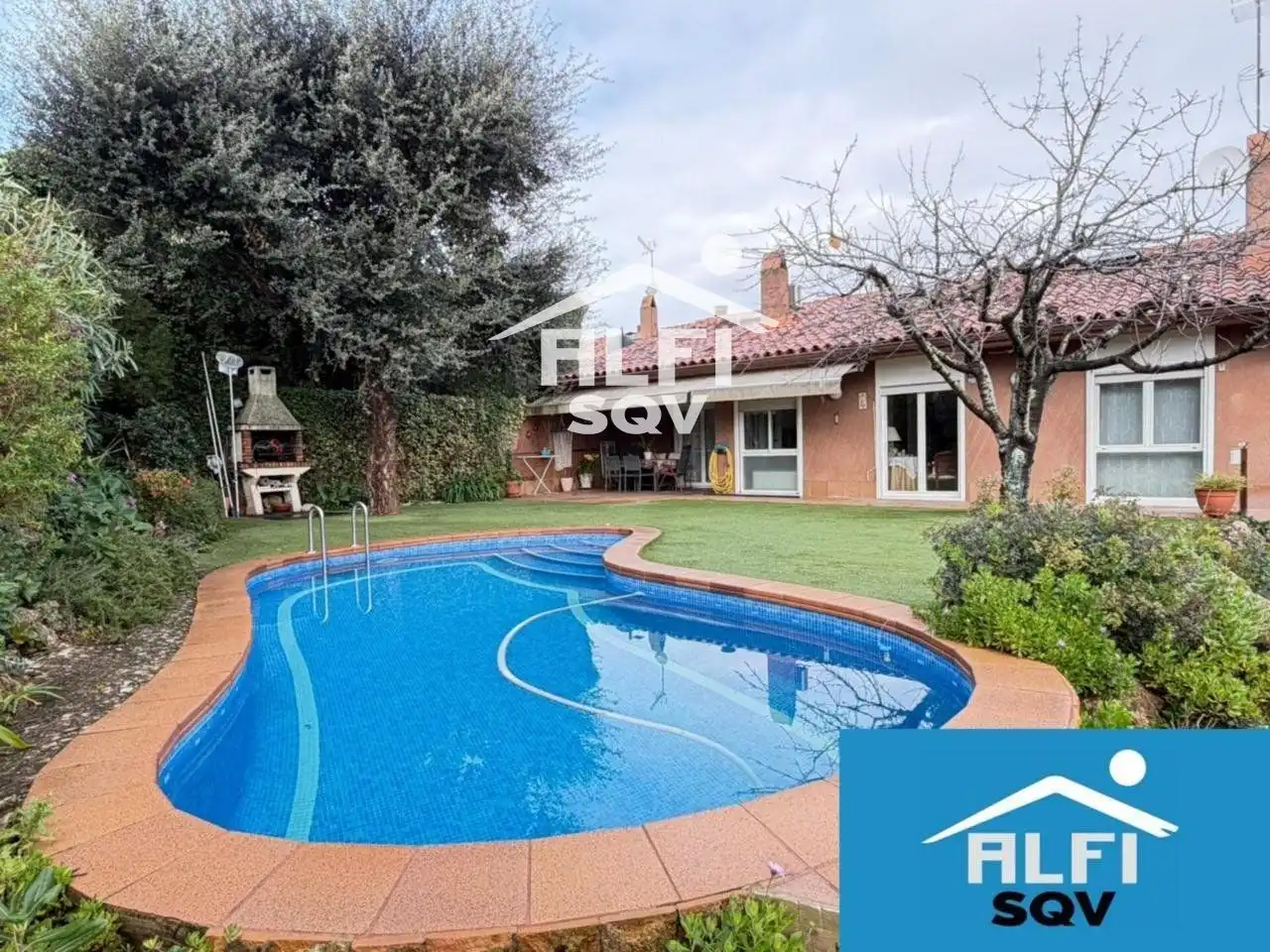 Casa amb piscina en venda a Taronger