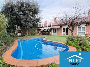 Casa amb piscina en venda a Taronger