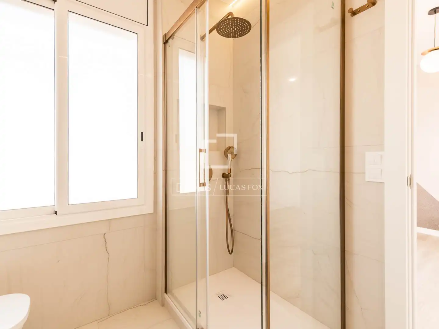 Bathroom of Attic for sale in Barcelona  with Air Conditioner, Terrace and Balcony