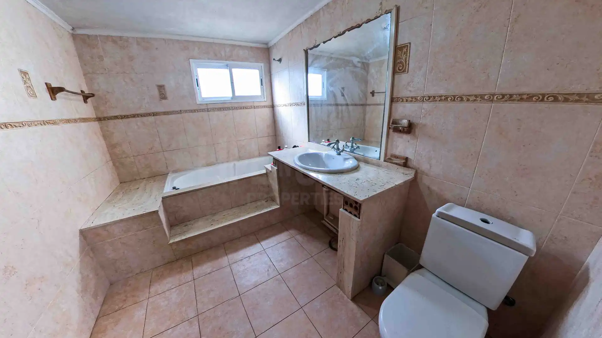 Country homes for sale in Zona Hospital