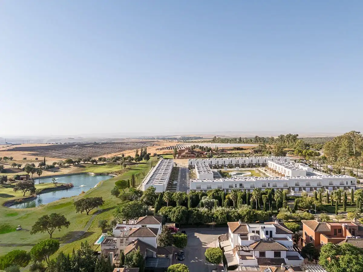 Vista exterior de Casa adosada en venta en Guillena con Aire acondicionado, Calefacción y Jardín privado