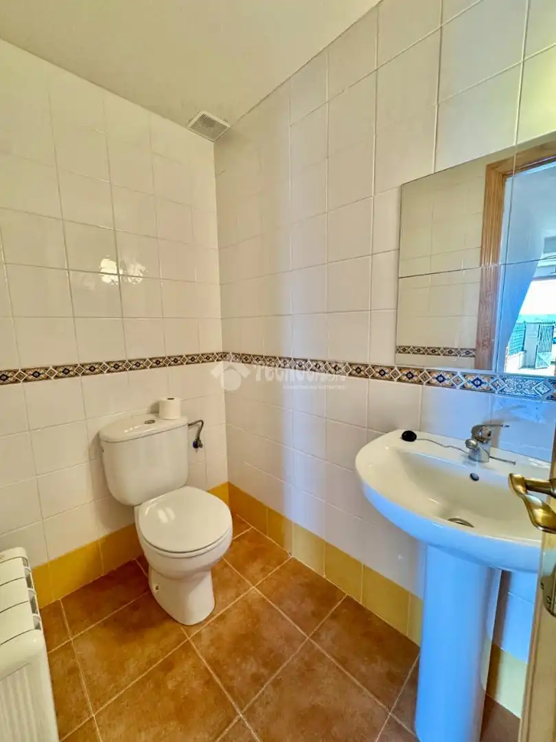 Badezimmer von Einfamilien-Reihenhaus zum Verkauf in Hita