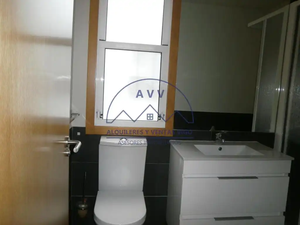 Bany de Apartament de lloguer en Vigo  amb Aire condicionat, Calefacció i Parquet