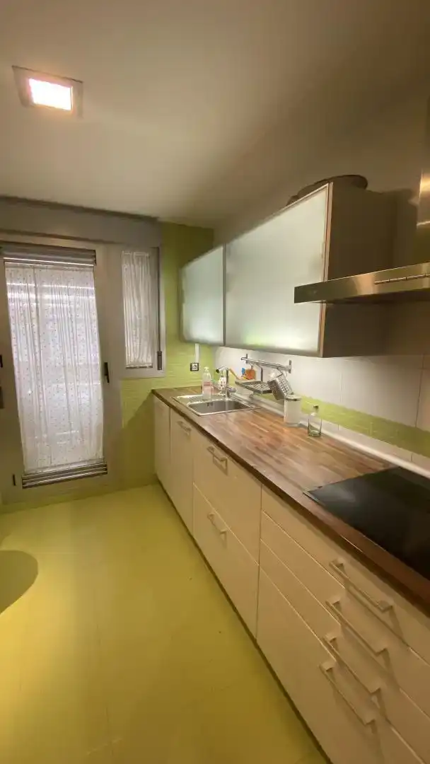 Cocina de Piso en venta en  Granada Capital con Piscina y Balcón
