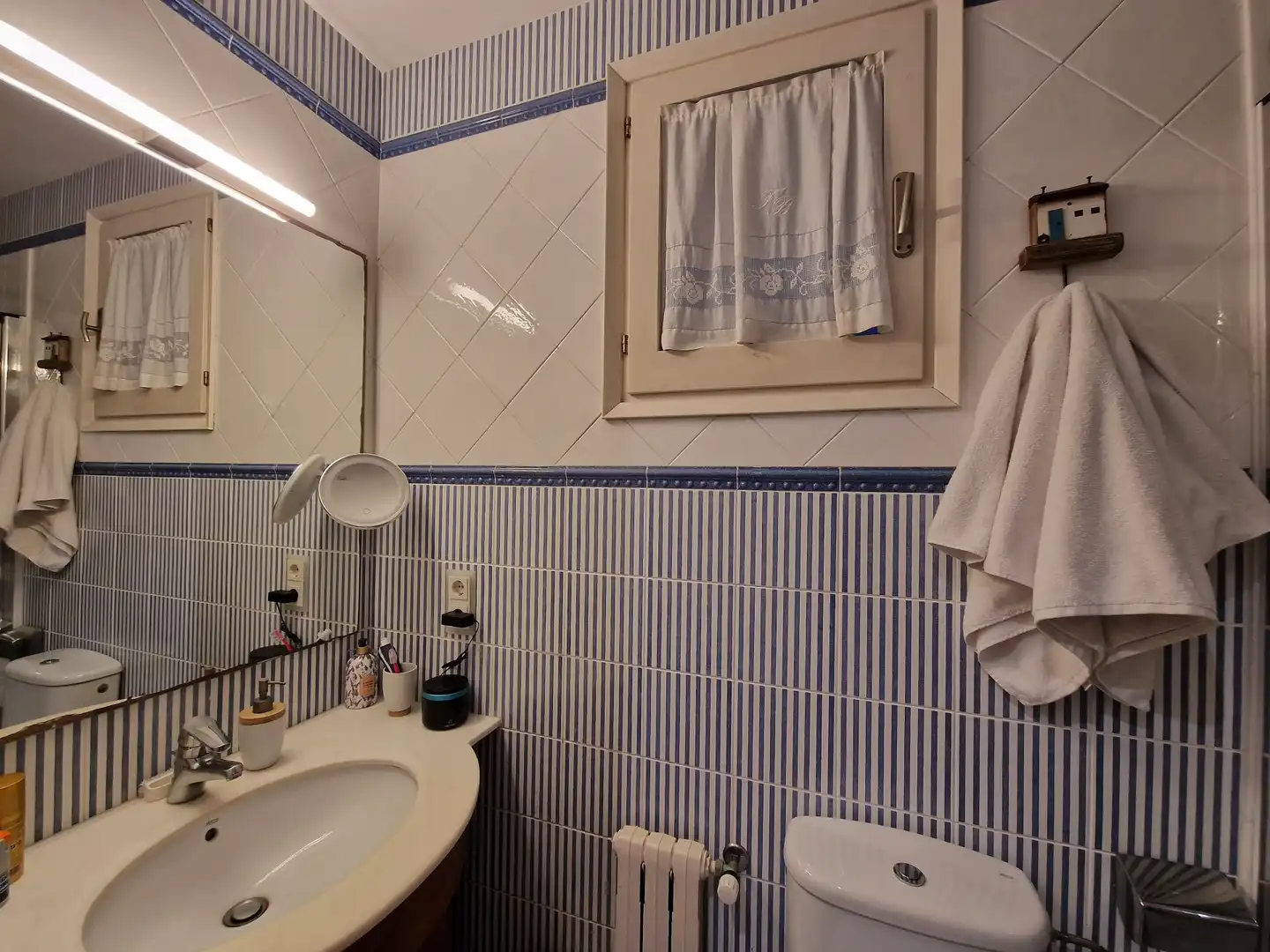 Bathroom of Flat for sale in Girona  with Air Conditioner, Heating and Terrace