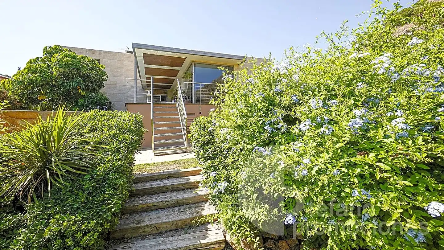 Vista exterior de Casa o chalet en venta en Málaga con Aire acondicionado, Calefacción y Jardín privado