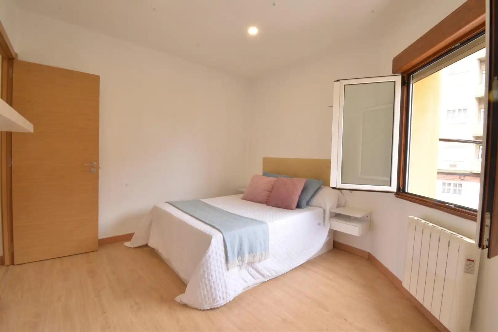 Bedroom of Flat for sale in Oviedo 