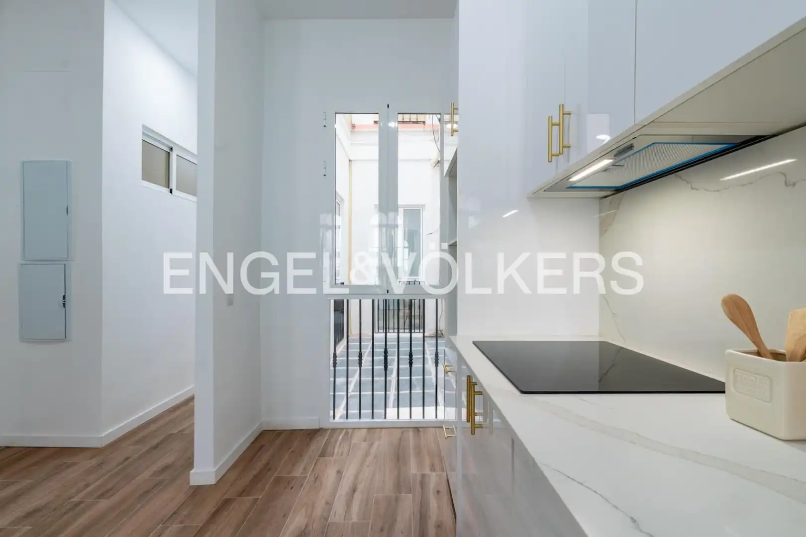 Kitchen of Flat for sale in Sevilla  with Air Conditioner, Heating and Balcony