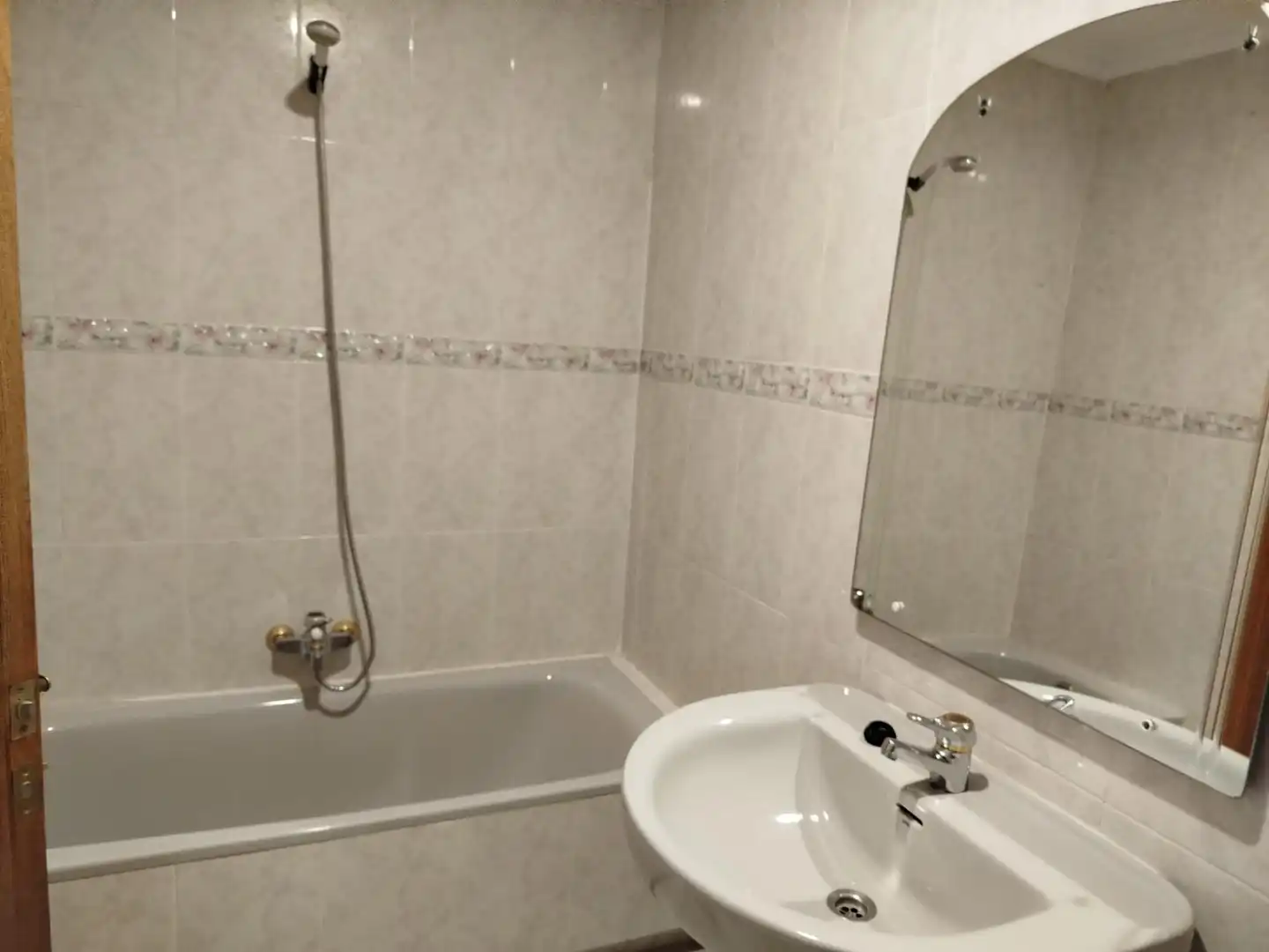 Baño de Piso en venta en Albacete con Calefacción, Trastero y Balcón