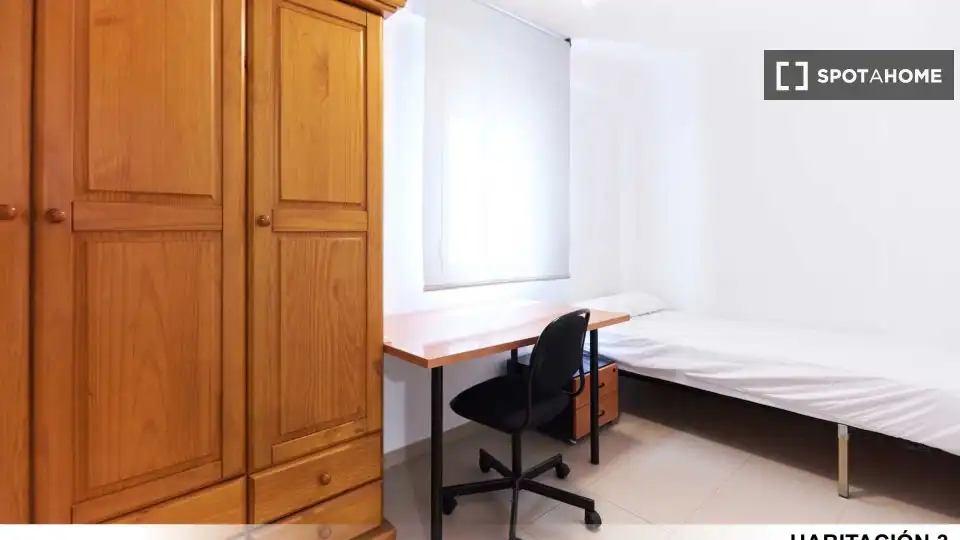 Bedroom of Flat for rent in Sevilla  with Air Conditioner, Heating and Furnished