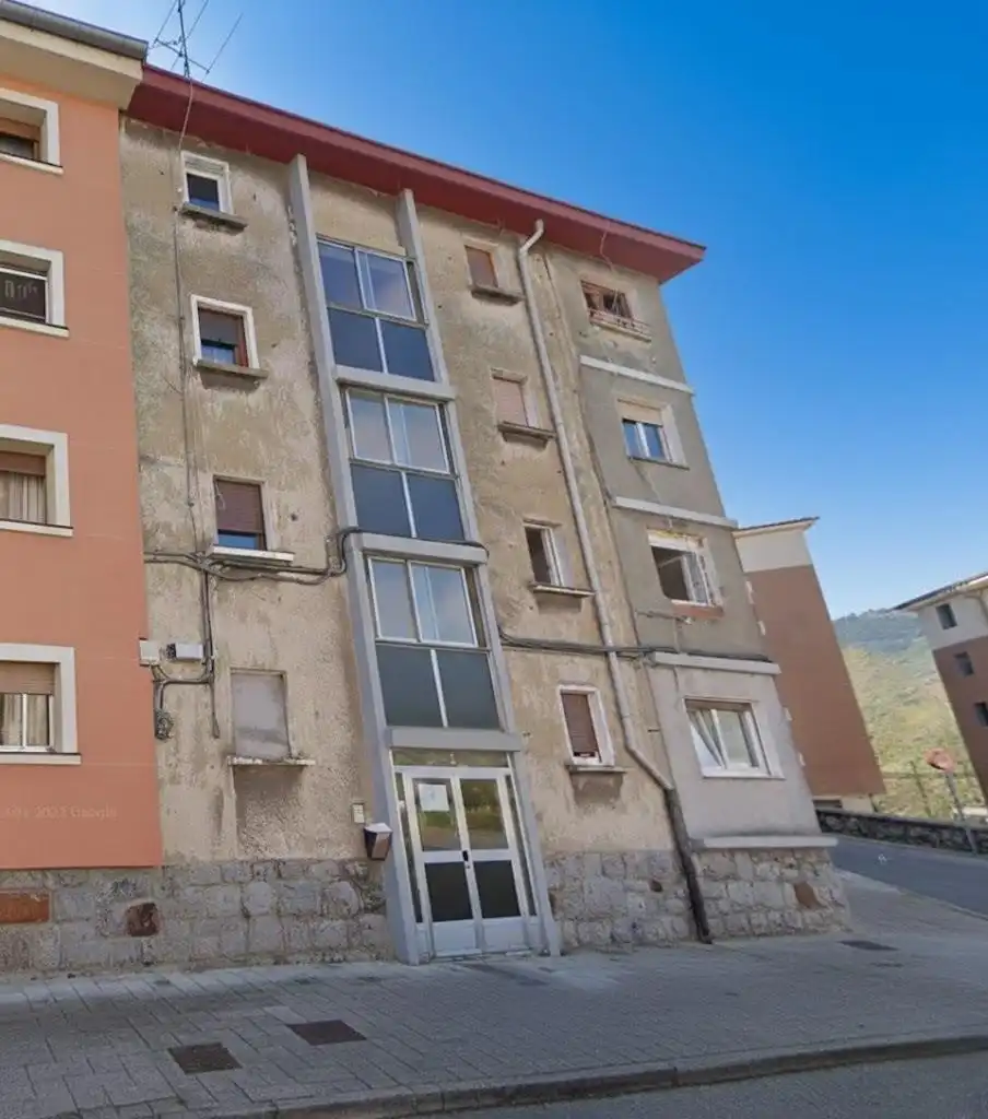 Vista exterior de Planta baja en venta en Bilbao  con Calefacción