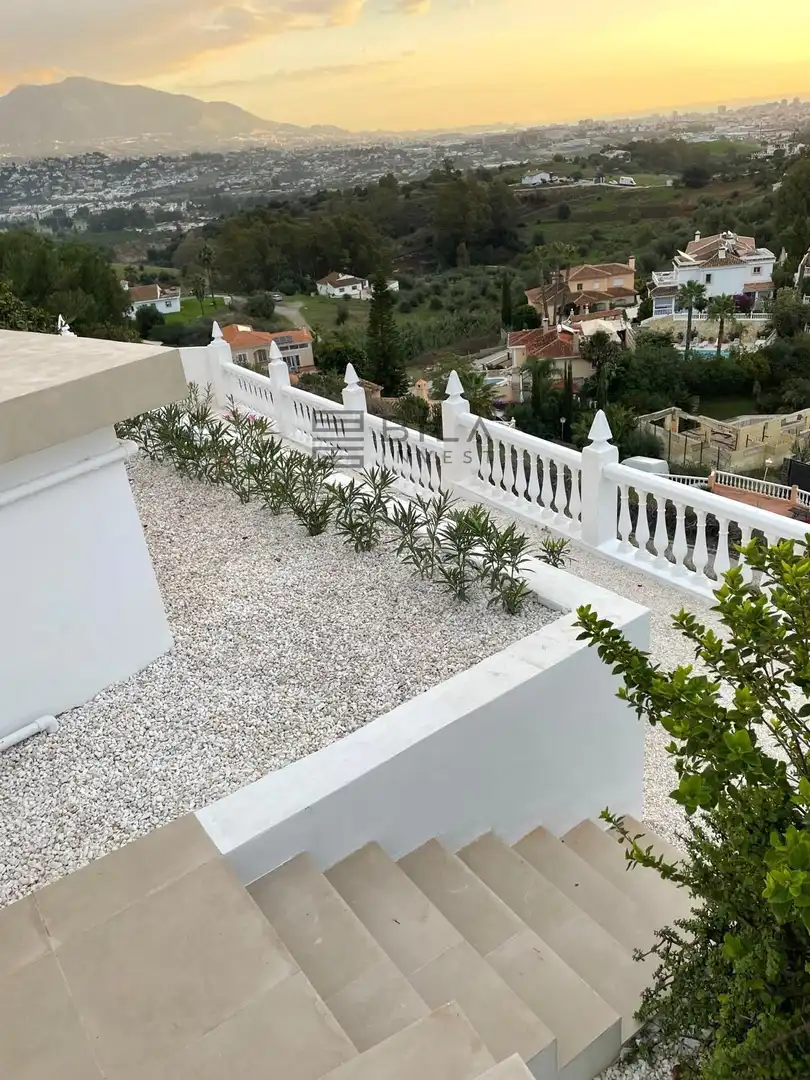 Chalet con piscina en venta en Cerros del Aguila, imagen 48