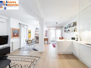 Apartament amb balcó en venda a 2 Calle Enriqueta Lozano