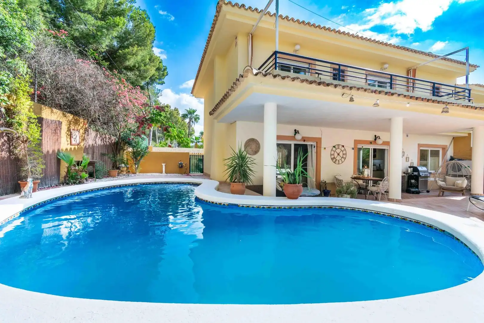 Swimming pool of Detached homes for sale in L'Alfàs del Pi  with Air Conditioner, Private garden and Swimming Pool