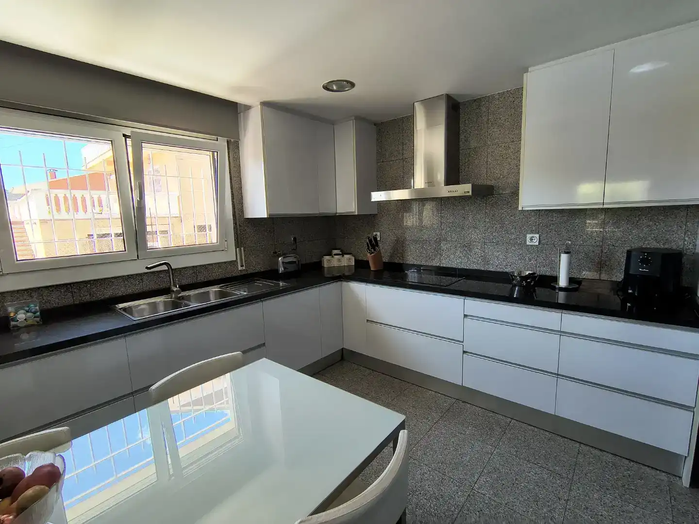 Kitchen of Houses for sale in Gavà  with Air Conditioner and Swimming Pool