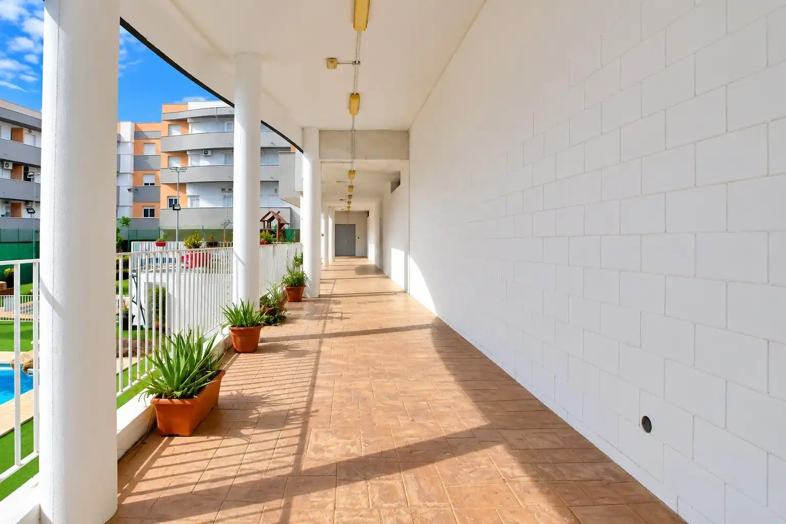 Appartamento con piscina in vendita a Avenida HISPANIDAD DE LA (CB), imagen 38