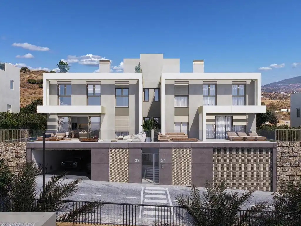 Vista exterior de Casa adosada en venda en Mijas amb Aire condicionat, Jardí privat i Terrassa
