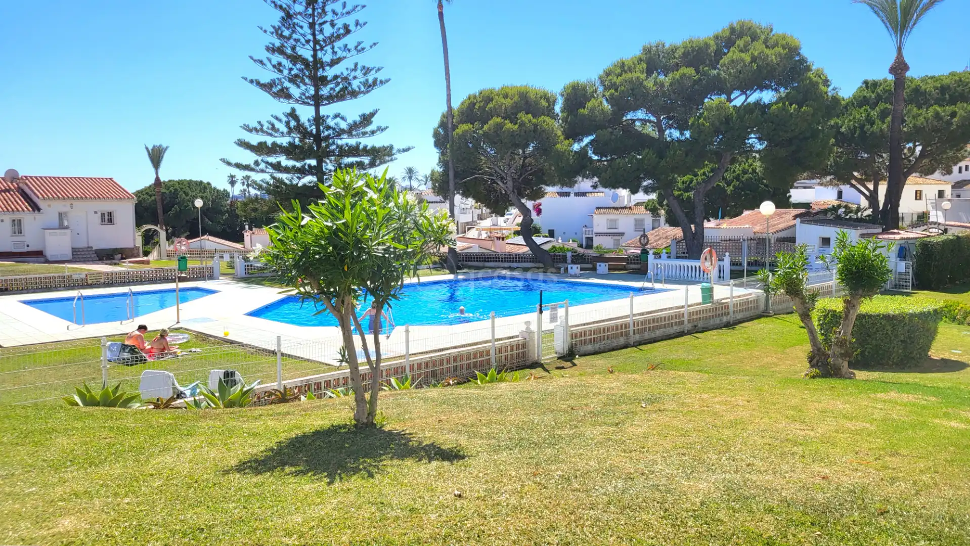 Piscina de Casa adosada en venta en Mijas con Aire acondicionado, Calefacción y Terraza