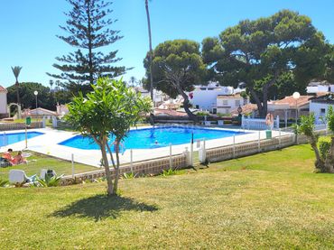 Adosado con piscina en venta en Urbanización los Claveles 1y2 11