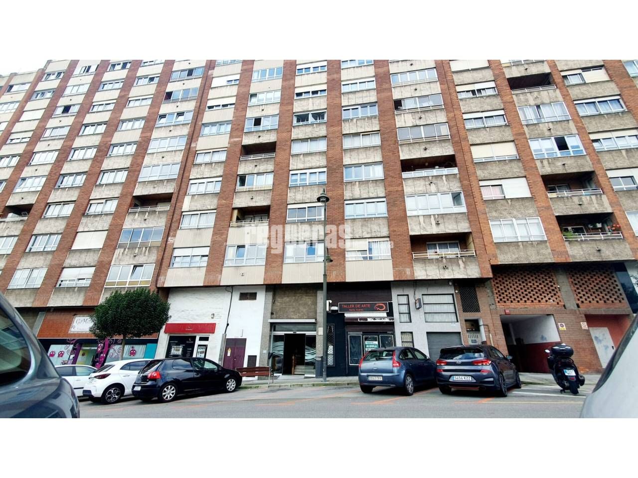 Vista exterior de Apartament en venda en Avilés amb Calefacció, Terrassa i Moblat