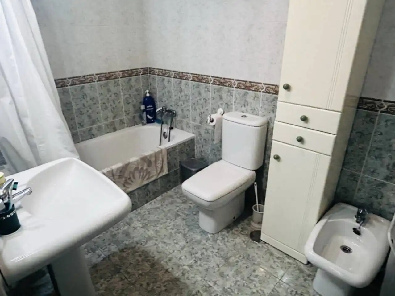 Baño de Apartamento de alquiler en Almuñécar con Aire acondicionado, Terraza y Amueblado