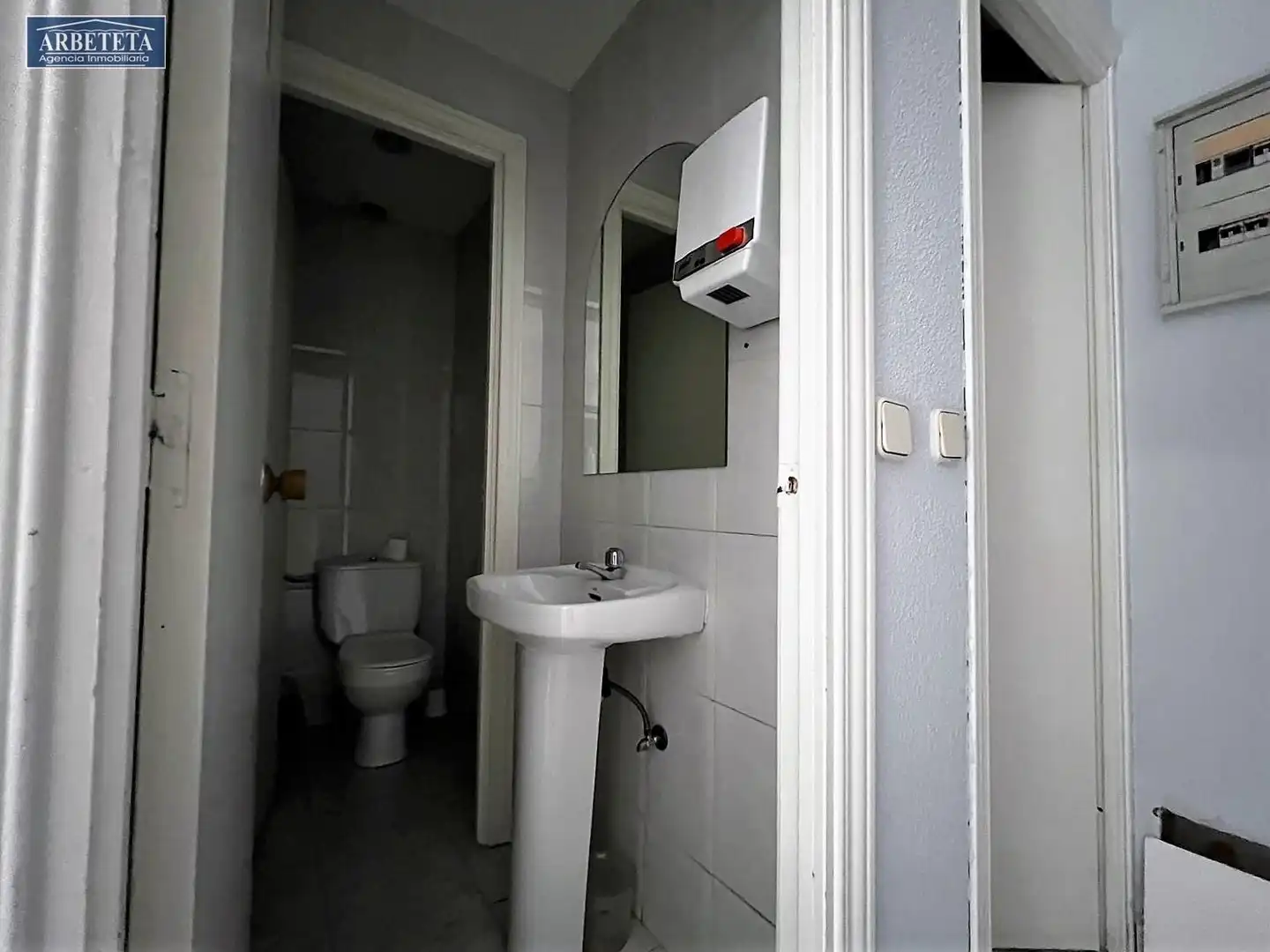 Baño de Oficina de alquiler en Guadalajara con Calefacción