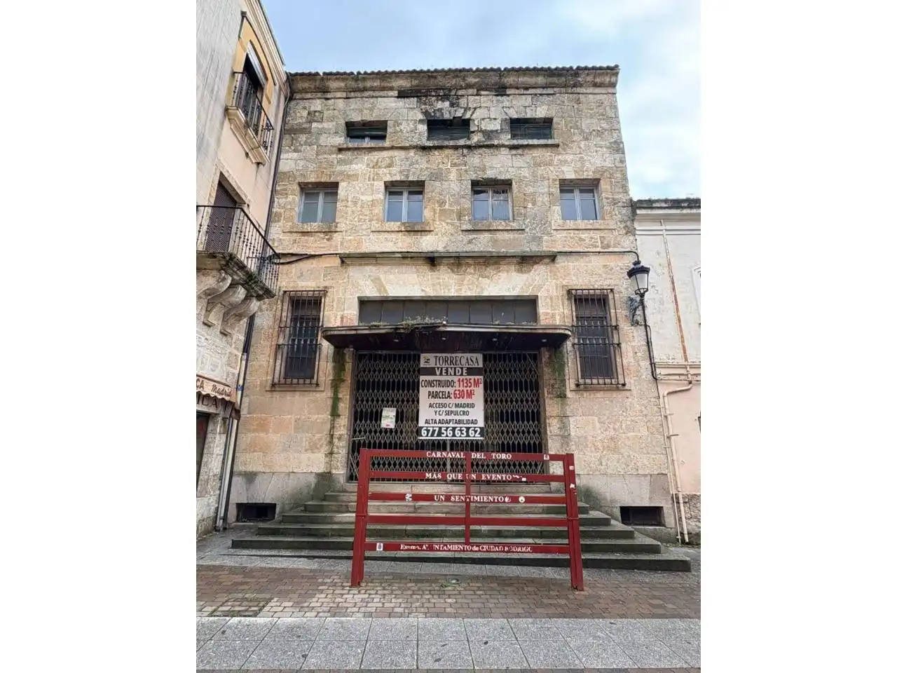 Gemischtgenutztes Gebäude zum Verkauf in Calle Madrid