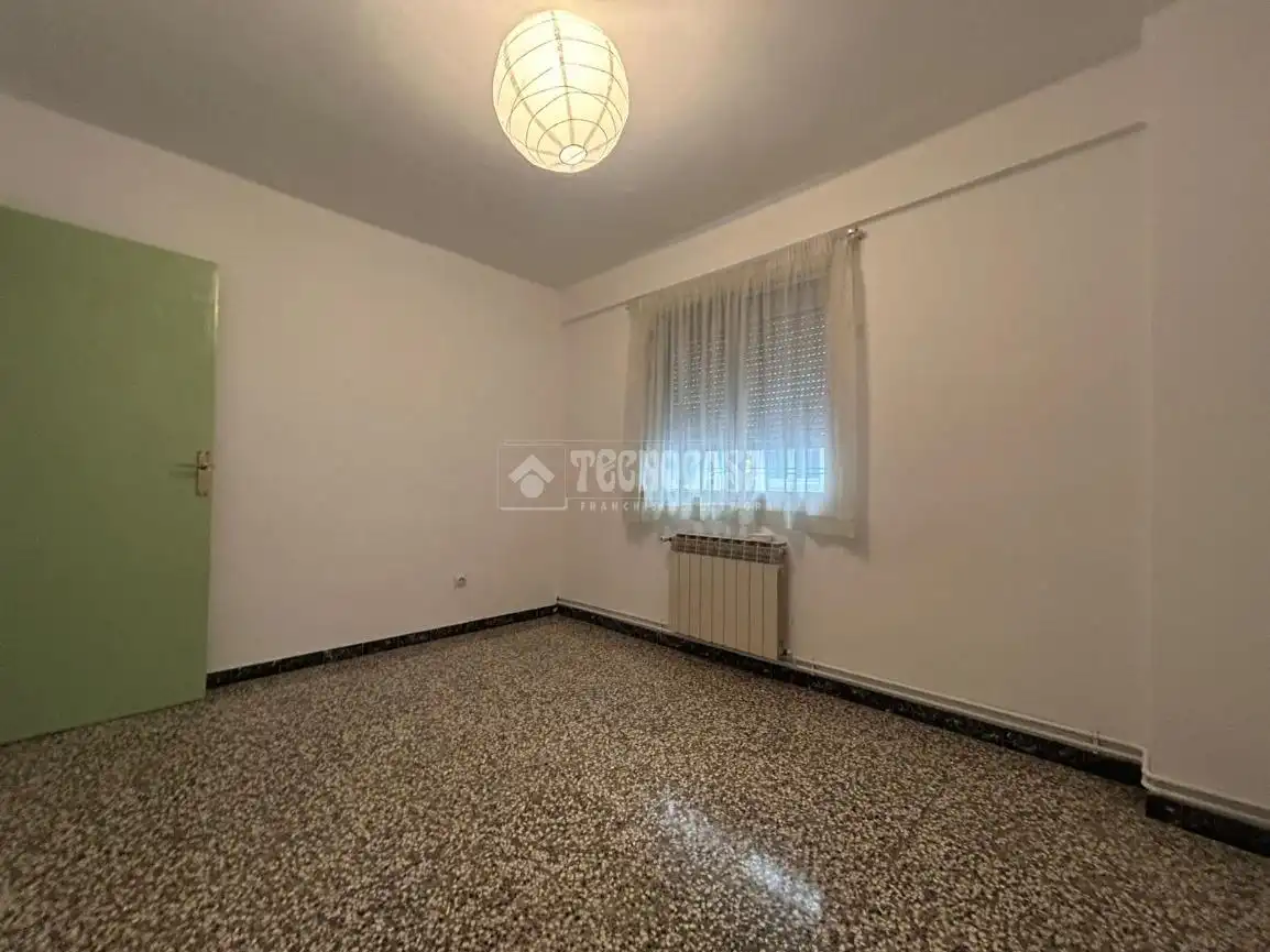 Schlafzimmer von Wohnung zum Verkauf in Zaragoza mit Heizung