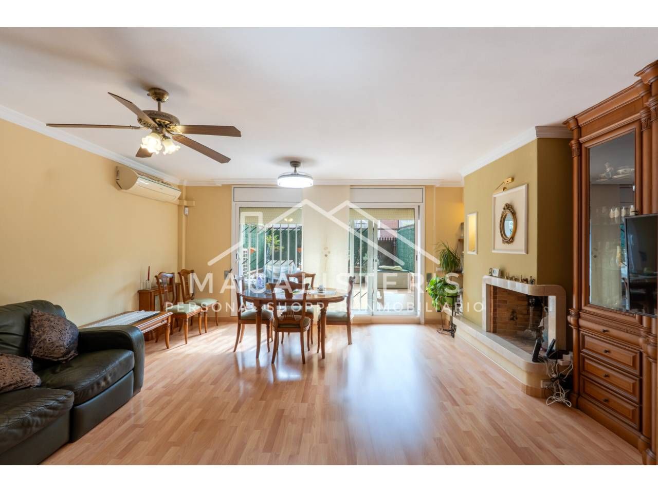 Living room of Single-family semi-detached for sale in Vilassar de Mar  with Air Conditioner, Heating and Parquet flooring
