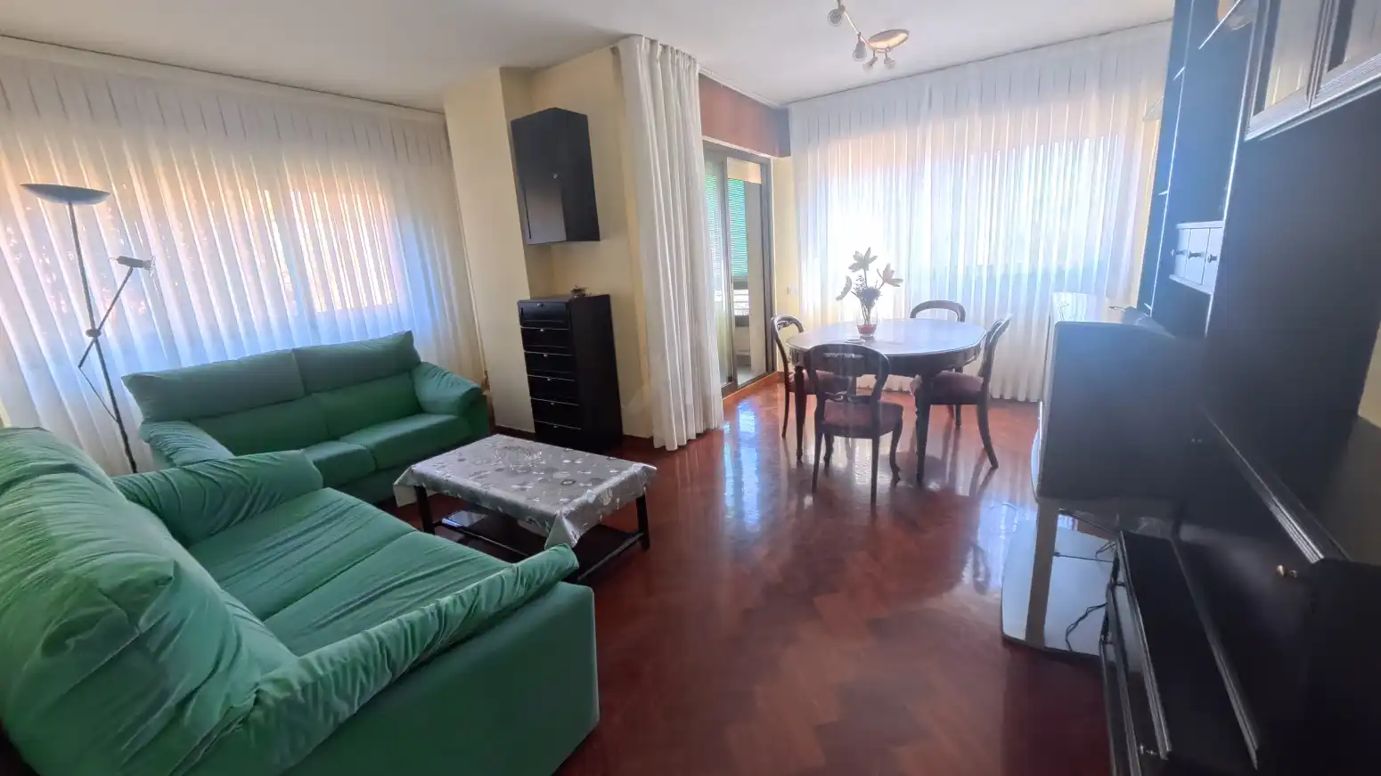 Sala de estar de Piso en venta en  Logroño con Calefacción, Parquet y Terraza