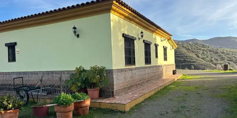 Außenansicht von Country house zum Verkauf in Sedella mit Privatgarten, Terrasse und Abstellraum