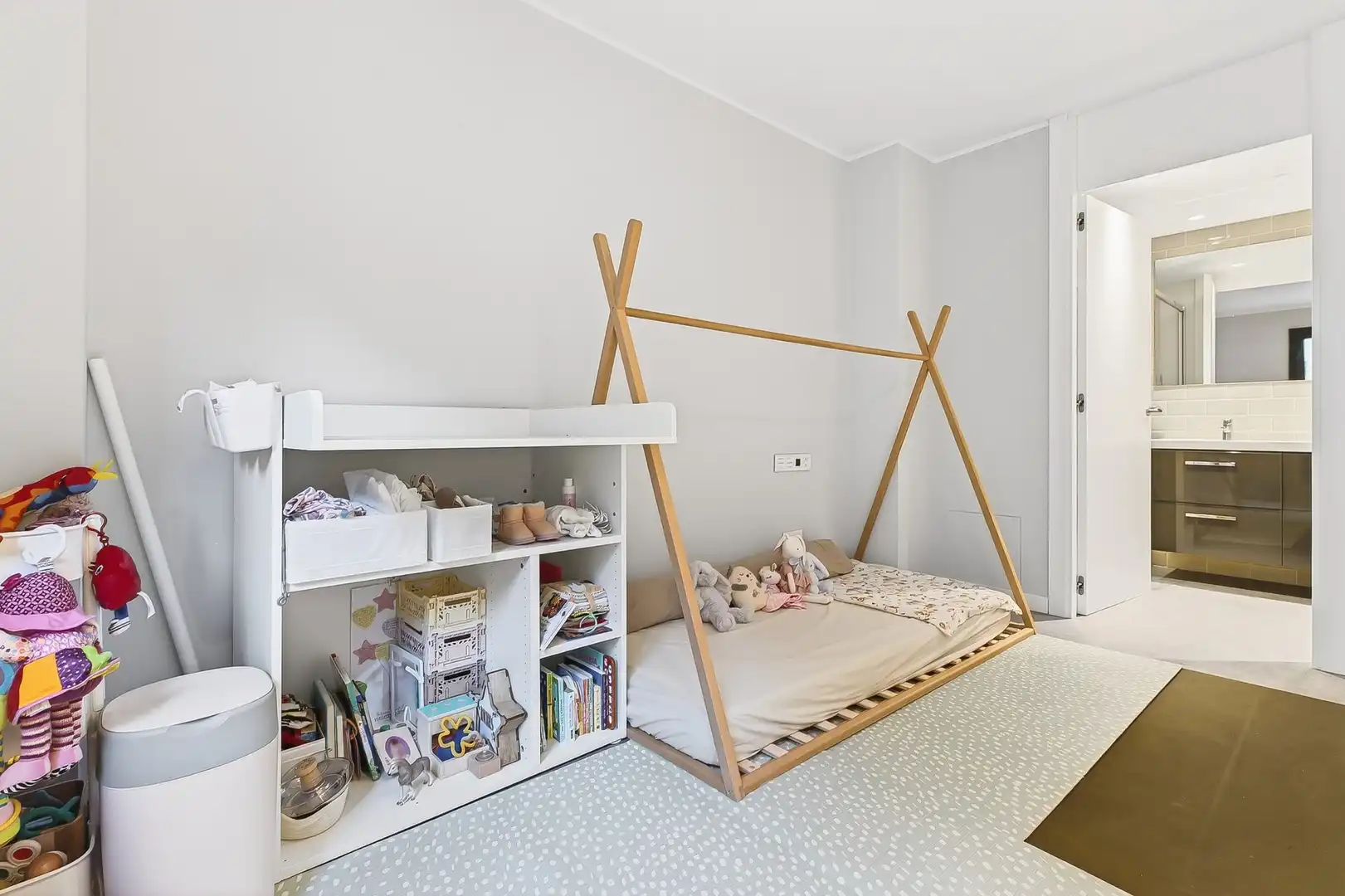 Schlafzimmer von Dachboden zum Verkauf in Escaldes – Engordany mit Heizung, Terrasse und Abstellraum