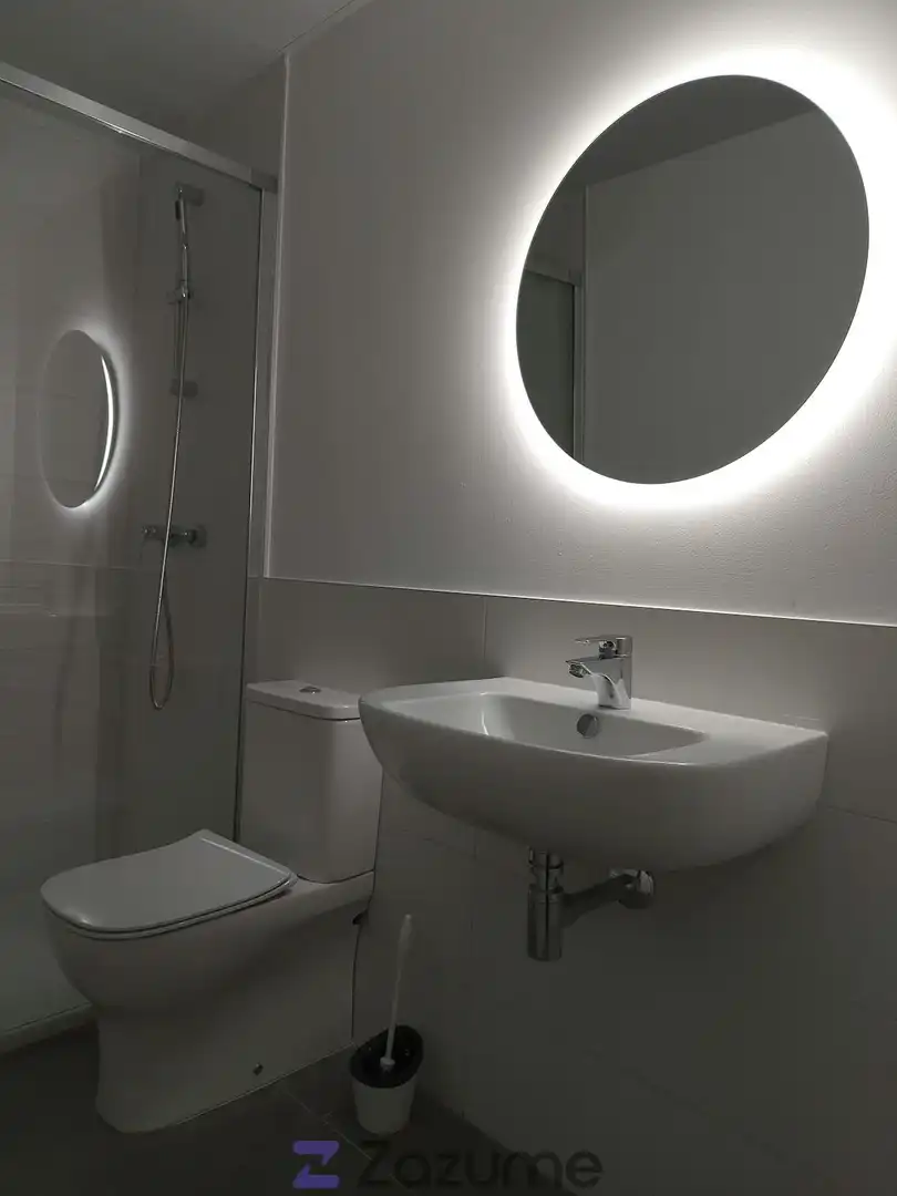 Badezimmer von Wohnung zur Miete in Dos Hermanas mit Klimaanlage, Heizung und Privatgarten